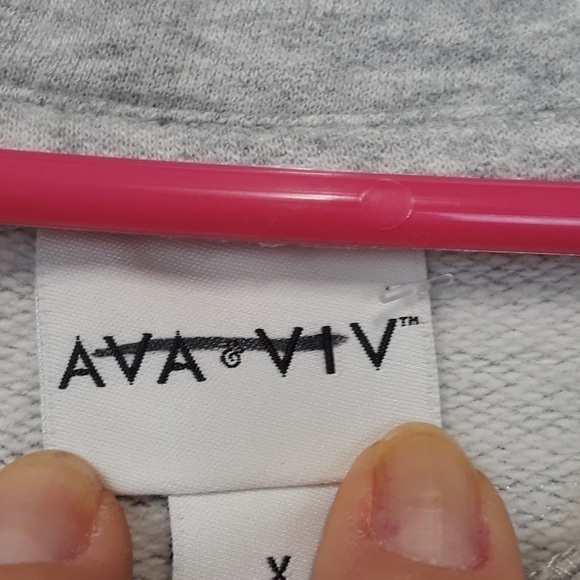 AVE & Viv Gray Metallic Stripe Plus Sz Sweatshirt - Picture 2 of 8